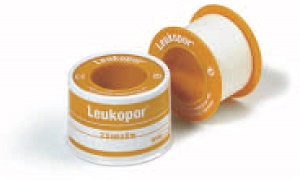 CEROTTO ADESIVO IPOALLERGENICO LEUKOPOR. SUPPORTO: TESSUTO NON TESSUTO BIANCO DI POLIESTERE E VISCOSA ADESIVO POLIACRILICO SENZA RESINE E GOMME NATURALI. 2,5X500CM MUTUABILE - Farmacia Mastrangelo 