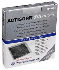 MEDICAZIONE IN CARBONE ATTIVO CON ARGENTO ACTISORB SILVER 10,5X10,5 CM 3 PEZZI - Farmacia Mastrangelo 